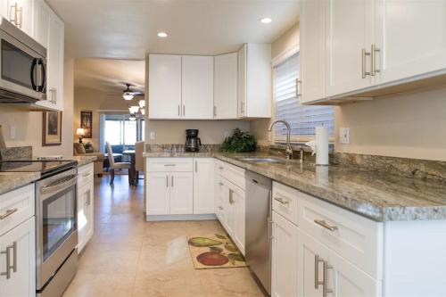 Cozy, quiet house, covered patio dining, sun room, Chandler (zdjęcie 9)