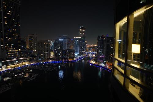 2 Bedroom Apartment full Marina View, Dubái