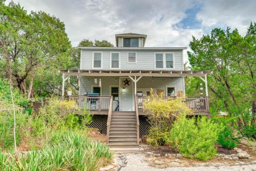 Near Lake Travis - Home with Decks and Yard! in Austin, USA