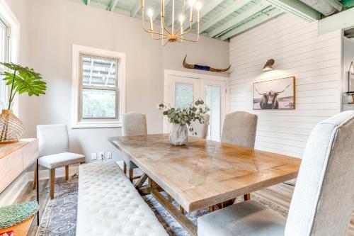 Near Lake Travis - Home with Decks and Yard! in Austin, USA