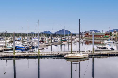 Custom Harborside Loft In the Heart of Ketchikan in เคตชิคาน (AK)