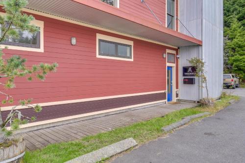 Custom Harborside Loft In the Heart of Ketchikan in เคตชิคาน (AK)