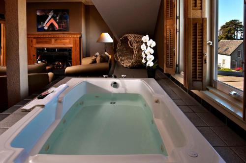 Pezsgőfürdő, Carter House Inns in Eureka