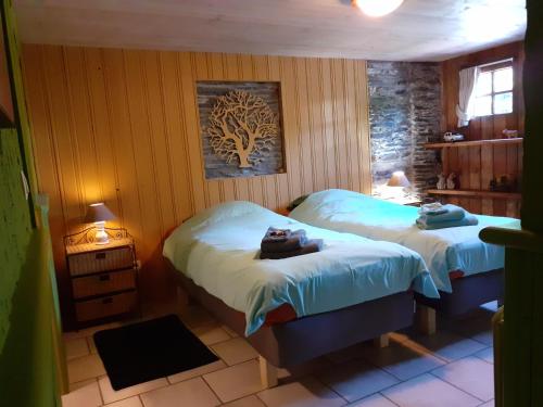 2 twin beds