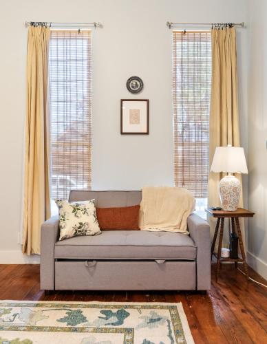 Grand Millennial Germantown 2 Bedroom Shotgun in Louisville, USA