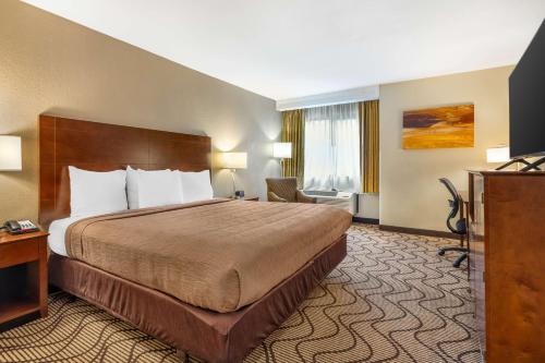 BEST WESTERN JOHN MUIR Room Type - King Room - Non-Smoking