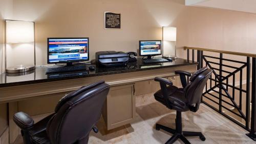 Best Western Plus Ambassador Suites Venice - image 6