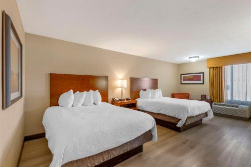 2 queen beds