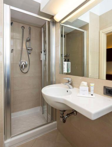 Best Western Madison Hotel - image 9