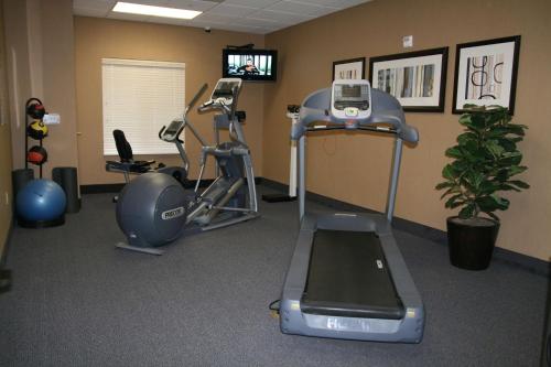 Hampton Inn and Suites Barstow - image 13