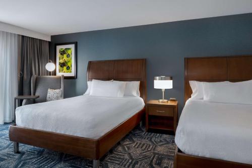 2 queen beds