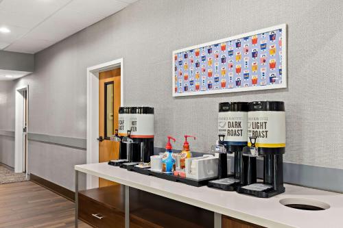 Hampton Inn & Suites Canton - image 13