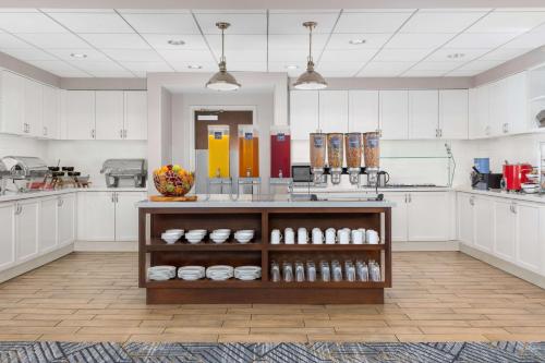 底特律特洛伊希尔顿惠庭套房酒店