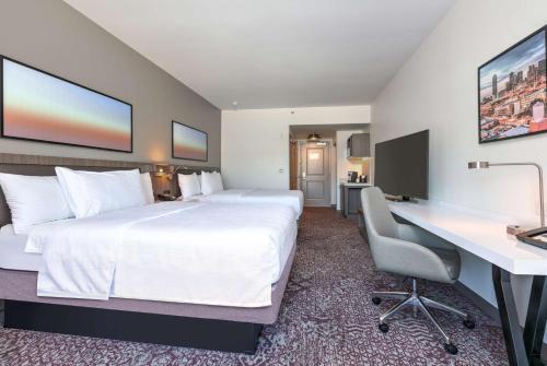 2 queen beds