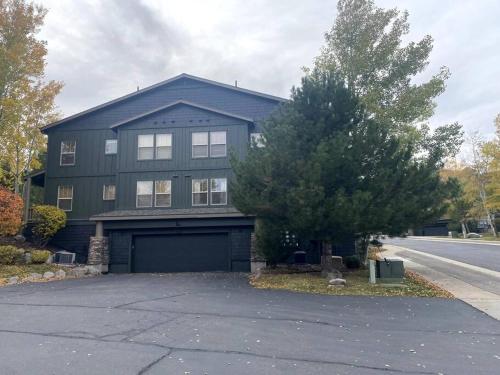 Modern 2bed-2bath Deer Valley 2 min from Jordanelle Gondola Entrance Modern 2bed-2bath Deer Valley 2 min from Jordanelle Gondola Entrance