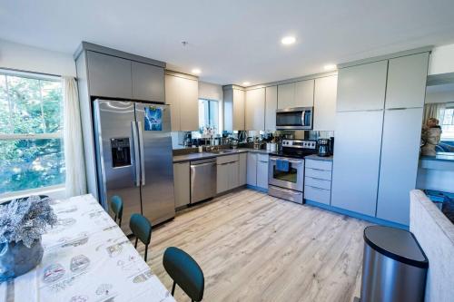 Modern 2bed-2bath Deer Valley 2 min from Jordanelle Gondola Entrance Modern 2bed-2bath Deer Valley 2 min from Jordanelle Gondola Entrance