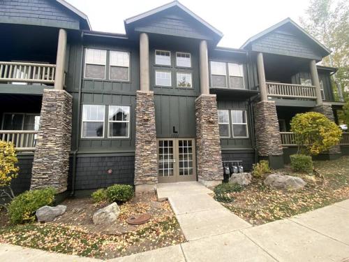 Modern 2bed-2bath Deer Valley 2 min from Jordanelle Gondola Entrance Modern 2bed-2bath Deer Valley 2 min from Jordanelle Gondola Entrance