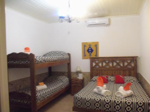 1 double bed, 1 twin bed