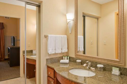 2 bedrooms, 4 beds