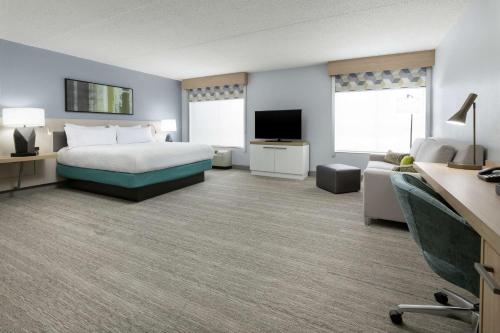 1 king bed, 1 sofa bed