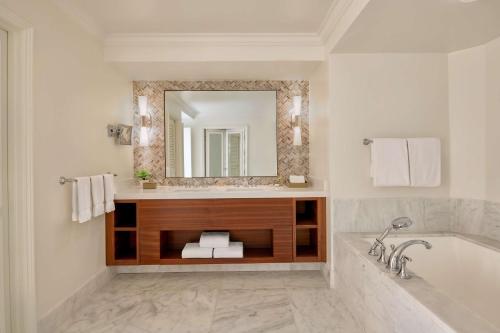 612344421 Grand Wailea Resort Hotel & Spa, A Waldorf Astoria Resort