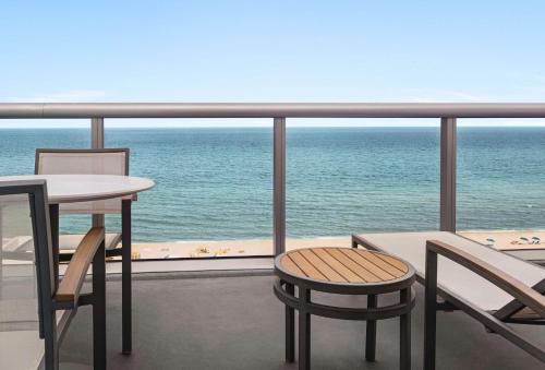 1 King Bed Premium Oceanfront Balcony image 4