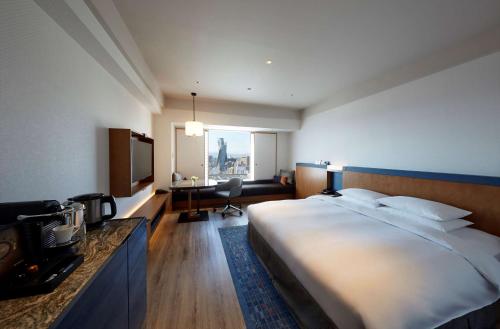 Hilton Nagoya Room Type - Deluxe King Room