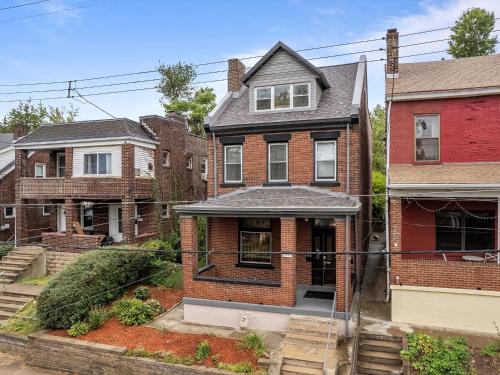 Oakland, Pittsburgh !C Bright and Stylish Private Bedroom with Shared Bathroom in Pittsburgh, USA