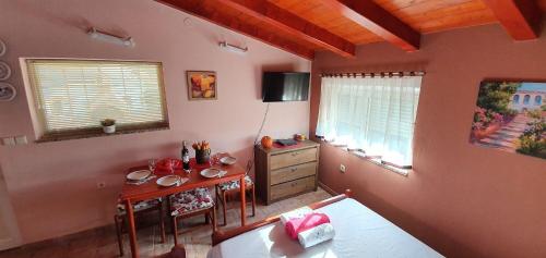 One-Bedroom Apartment image 8