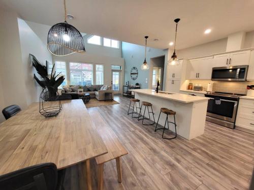 White Sand Meadow Cottage By The Beach #53 in Osoyoos, Canada