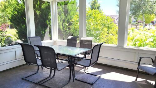 Perfect Spot By The Pools #125