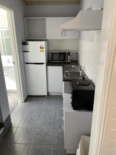 โฮมสเตดโมเต็ล (Homestead Motel) in ดับโบ