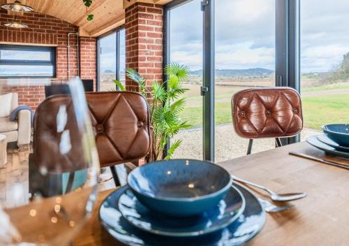 Brick Barn - Luxury Barn Conversion by River Avon in Cropthorne