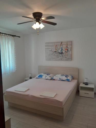 Apartments by the sea Mudri Dolac, Hvar - 4042 in Vrboska