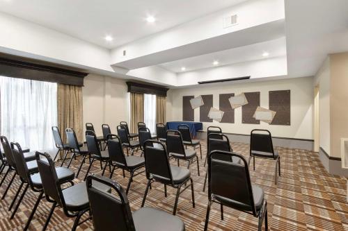Best Western Magnolia Inn and Suites - image 10