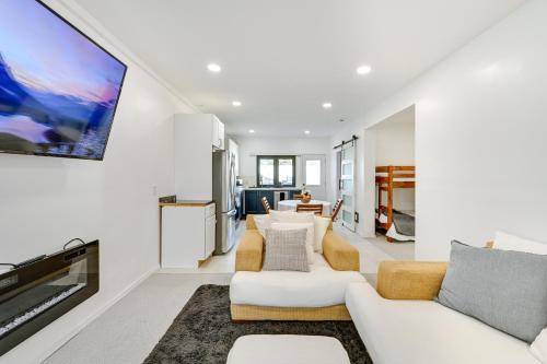 about Half-Mi to Beach Dog-Friendly Apt in Oceanside in Oceanside, USA