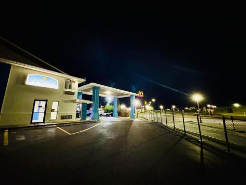 Express Inn & Suites Junction City - image 10