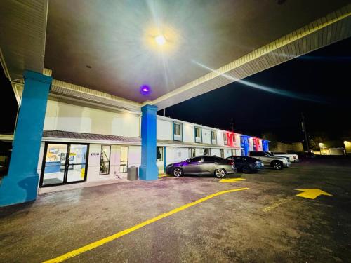 Express Inn & Suites Junction City - image 11
