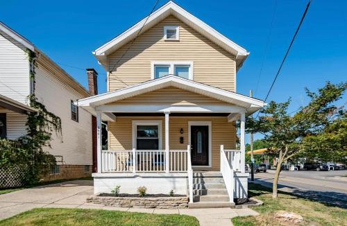 Covington KY Entire House 5 Beds 3 Bedrooms 2 bathrooms with available parking in Covington, USA