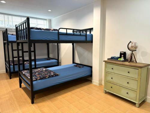 Quadruple Room image 10