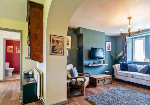Gorgeous Rural 4 Bed Farm Cottage - With Hot Tub! in Norton St Philip