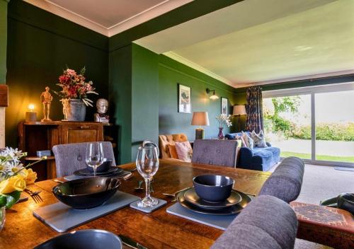 Gorgeous Rural 4 Bed Farm Cottage - With Hot Tub! in Norton St Philip