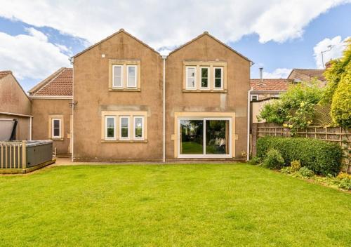 Gorgeous Rural 4 Bed Farm Cottage - With Hot Tub! in Norton St Philip