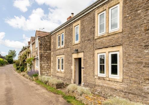 Gorgeous Rural 4 Bed Farm Cottage - With Hot Tub! in Norton St Philip