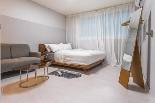 #Hapjeong station Cozy Chunbae's House