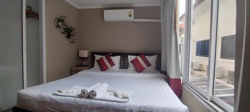 room detail thumbnail 2