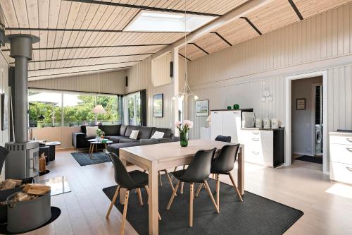 المنظر الخارجي, Newly Renovated Holiday Home Near Ebeltoft With Swing Set in Ebeltoft