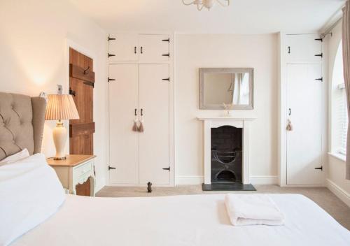 Charming 2 Bed House in Tewkesbury Centre in ติวเกสเบอรี