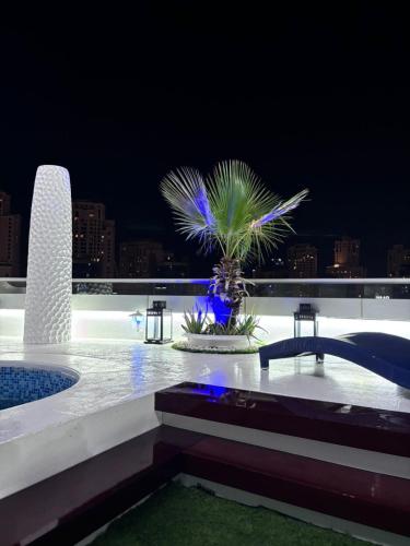 Guest room in vvip penthouse with terrace full sea view and private pool due the architecture of the apartment it s not avisable for Musli, Dubai (photo 8)