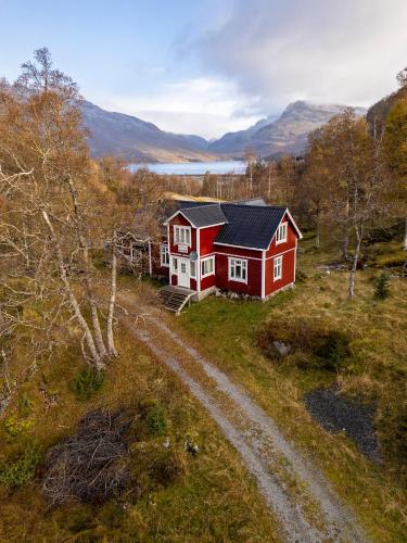 . Handeland Lodge Near Trolltunga and Pulpit Rock Sleeps 18 with Sauna